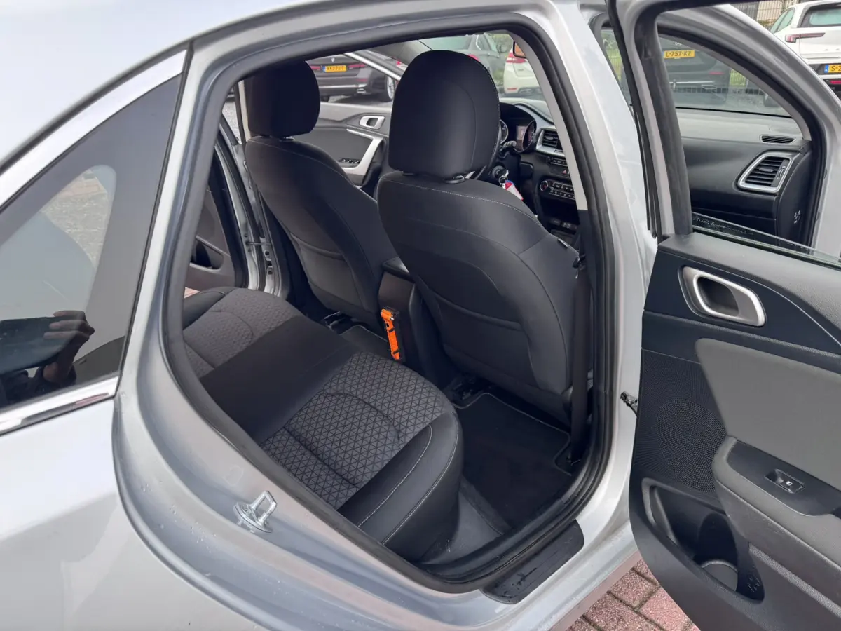 1.6 CRDi DynamicLine, Euro 6, Marge, Apple Carplay, Hatchback