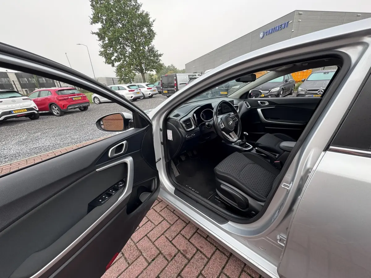 1.6 CRDi DynamicLine, Euro 6, Marge, Apple Carplay, Hatchback