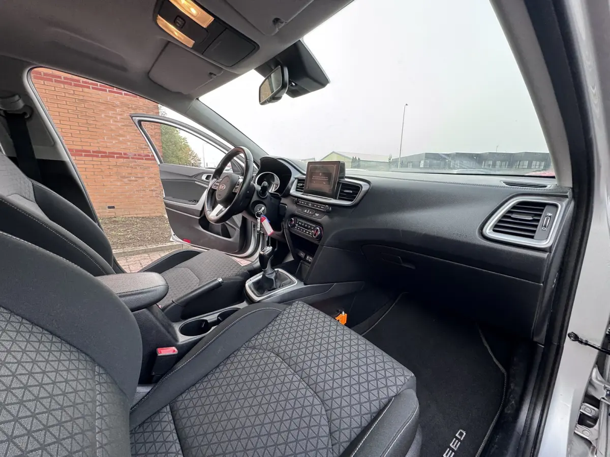 1.6 CRDi DynamicLine, Euro 6, Marge, Apple Carplay, Hatchback