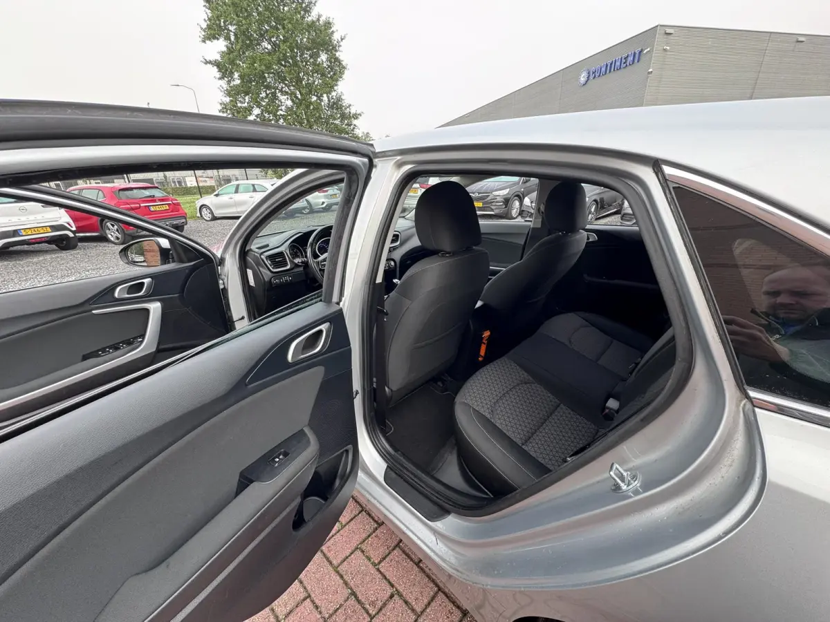 1.6 CRDi DynamicLine, Euro 6, Marge, Apple Carplay, Hatchback