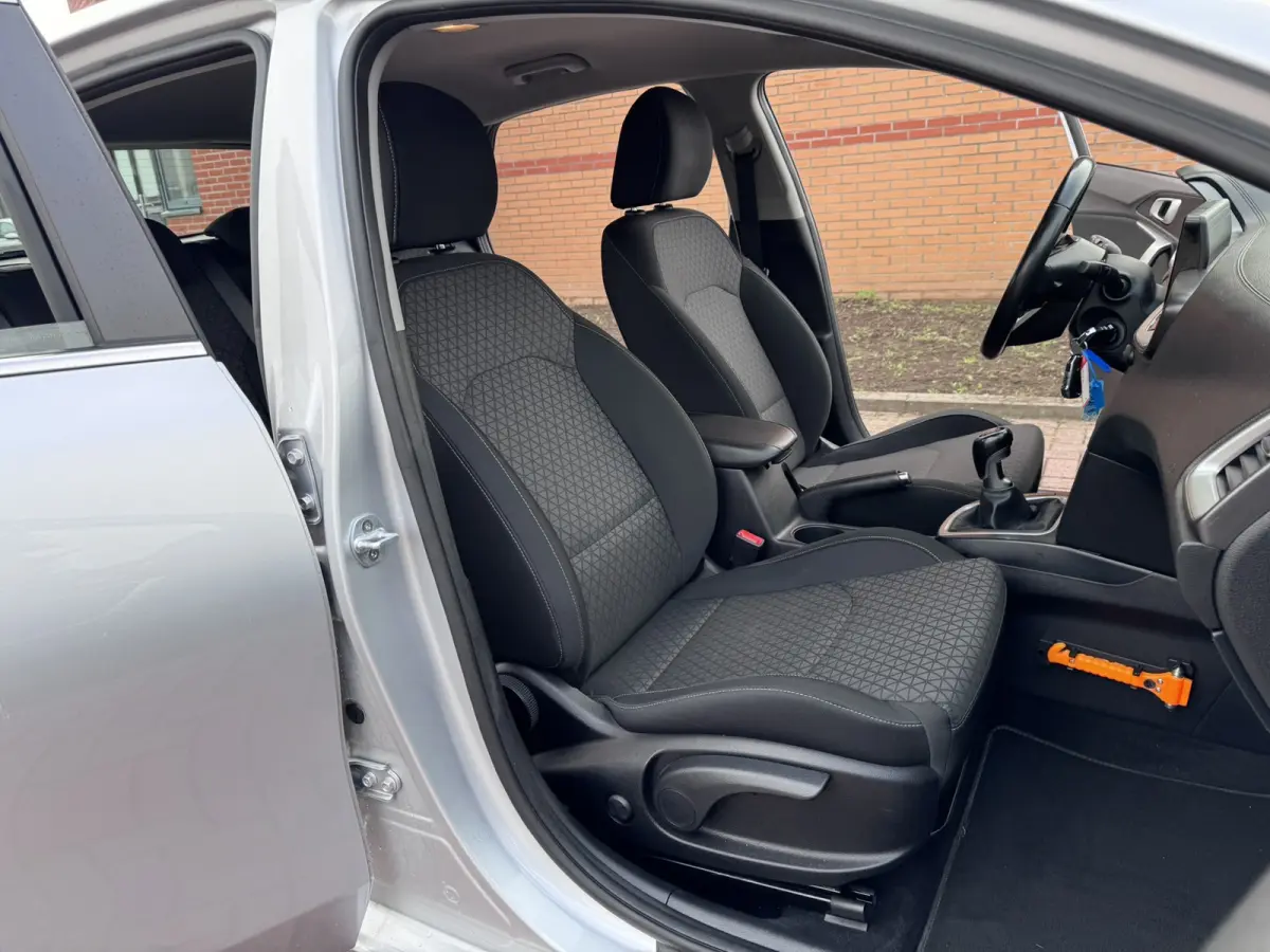 1.6 CRDi DynamicLine, Euro 6, Marge, Apple Carplay, Hatchback