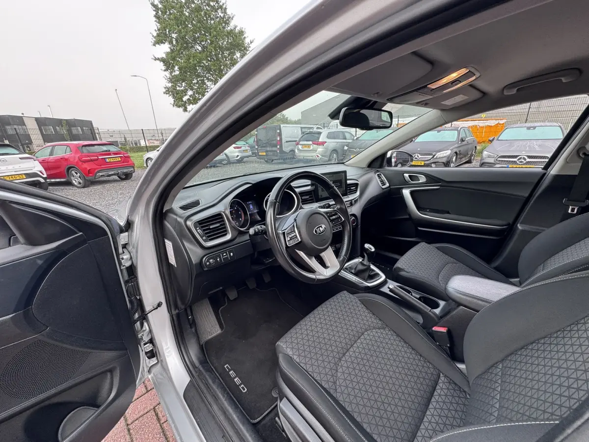 1.6 CRDi DynamicLine, Euro 6, Marge, Apple Carplay, Hatchback
