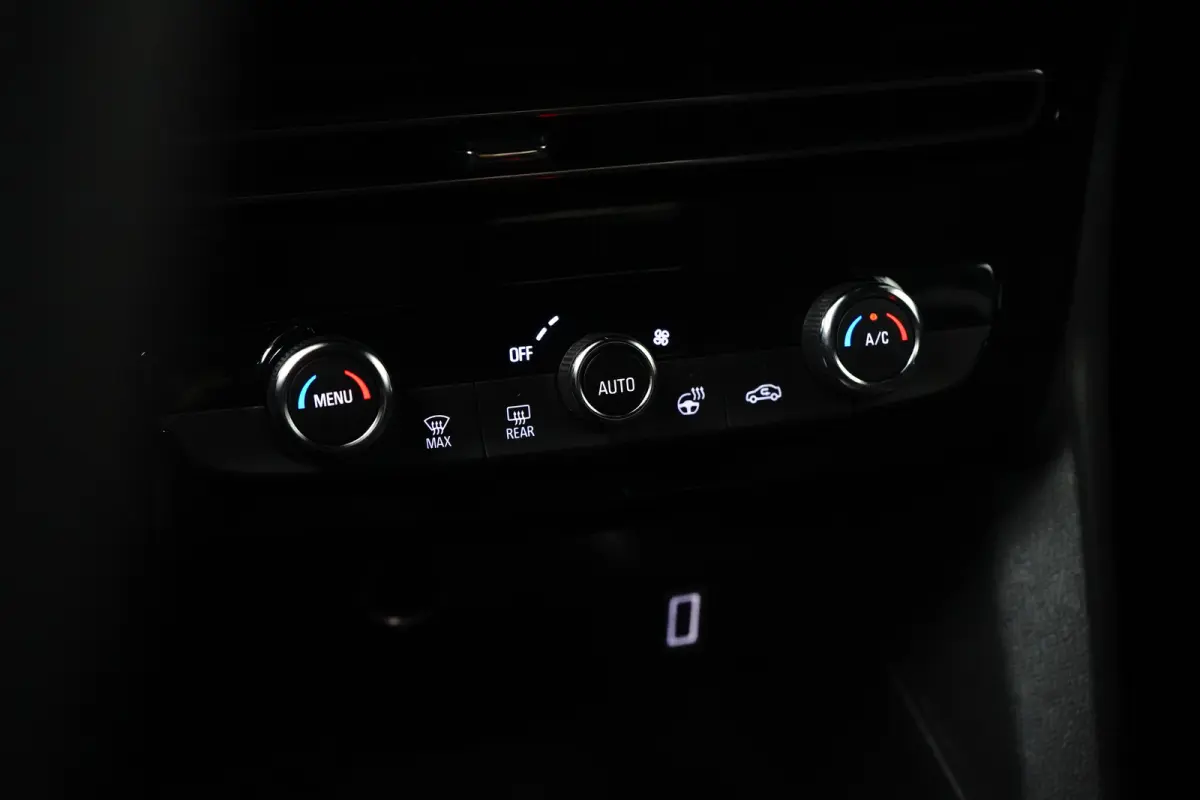GS 54 kWh Airco | Camera | Cruise Adaptief | DAB | Dode Hoek | Keyless | LED | LMV 18" | PDV V&A | Stuurverwarming |