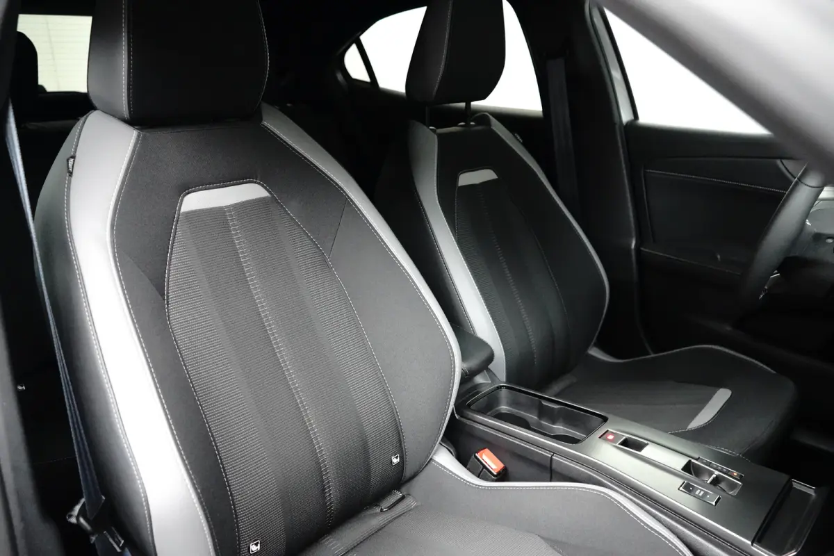 GS 54 kWh Airco | Camera | Cruise Adaptief | DAB | Dode Hoek | Keyless | LED | LMV 18" | PDV V&A | Stuurverwarming |