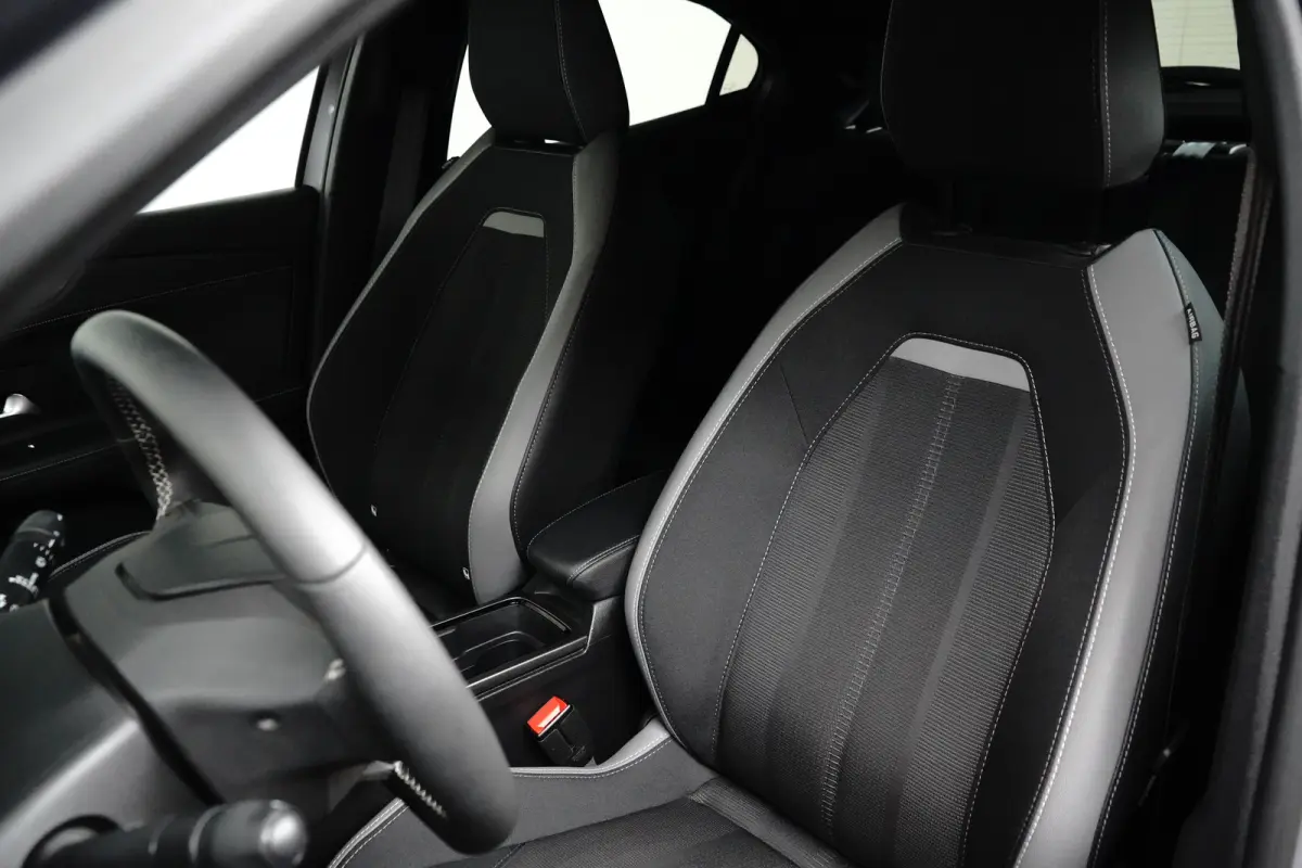 GS 54 kWh Airco | Camera | Cruise Adaptief | DAB | Dode Hoek | Keyless | LED | LMV 18" | PDV V&A | Stuurverwarming |