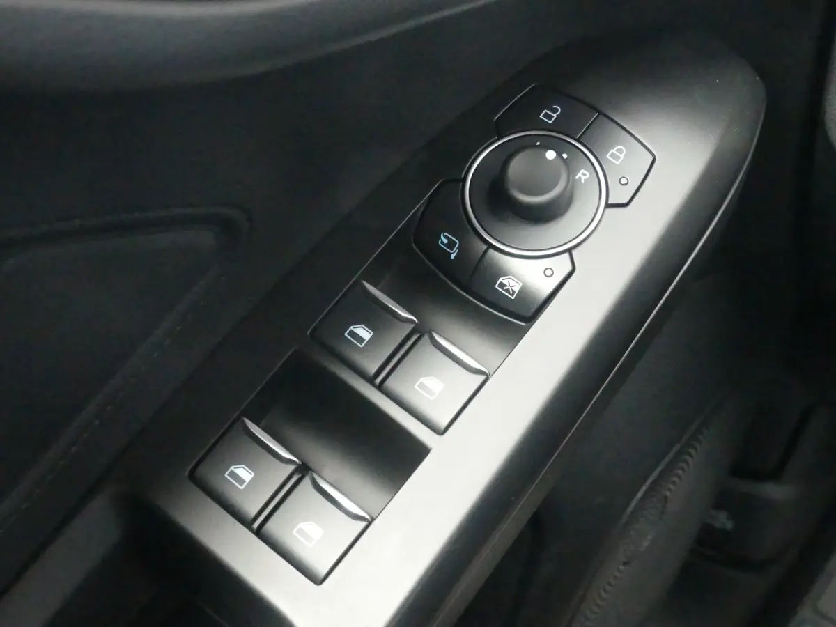 1.0 EcoBoost Hybrid ST Line | CAMERA | STOEL+STUUR+VOORRUITVERWARMING | PARKEERSENSOREN V+A | CRUISE | NAVI | LMV 17" | APPLE CARPLAY / ANDROID AUTO |