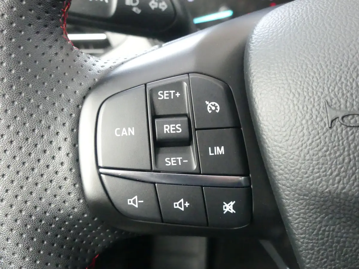 1.0 EcoBoost Hybrid ST Line | CAMERA | STOEL+STUUR+VOORRUITVERWARMING | PARKEERSENSOREN V+A | CRUISE | NAVI | LMV 17" | APPLE CARPLAY / ANDROID AUTO |