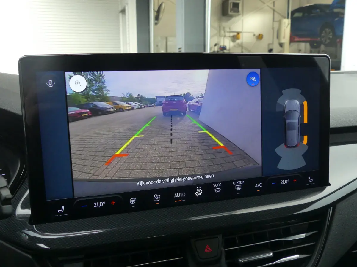 1.0 EcoBoost Hybrid ST Line | CAMERA | STOEL+STUUR+VOORRUITVERWARMING | PARKEERSENSOREN V+A | CRUISE | NAVI | LMV 17" | APPLE CARPLAY / ANDROID AUTO |