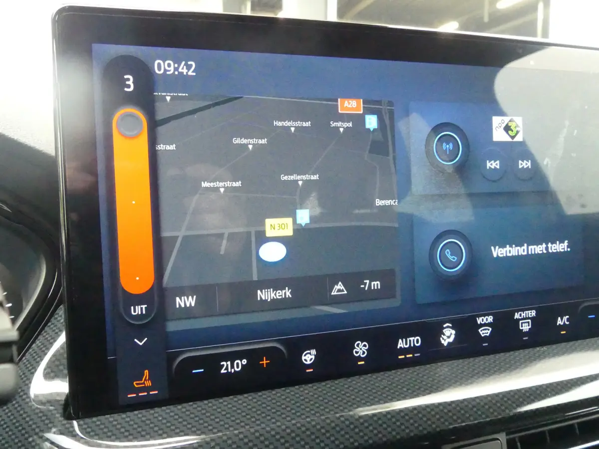 1.0 EcoBoost Hybrid ST Line | CAMERA | STOEL+STUUR+VOORRUITVERWARMING | PARKEERSENSOREN V+A | CRUISE | NAVI | LMV 17" | APPLE CARPLAY / ANDROID AUTO |