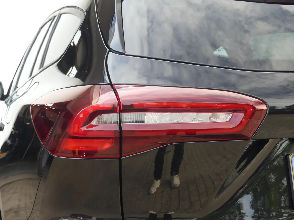 1.0 EcoBoost Hybrid ST Line | CAMERA | STOEL+STUUR+VOORRUITVERWARMING | PARKEERSENSOREN V+A | CRUISE | NAVI | LMV 17" | APPLE CARPLAY / ANDROID AUTO |