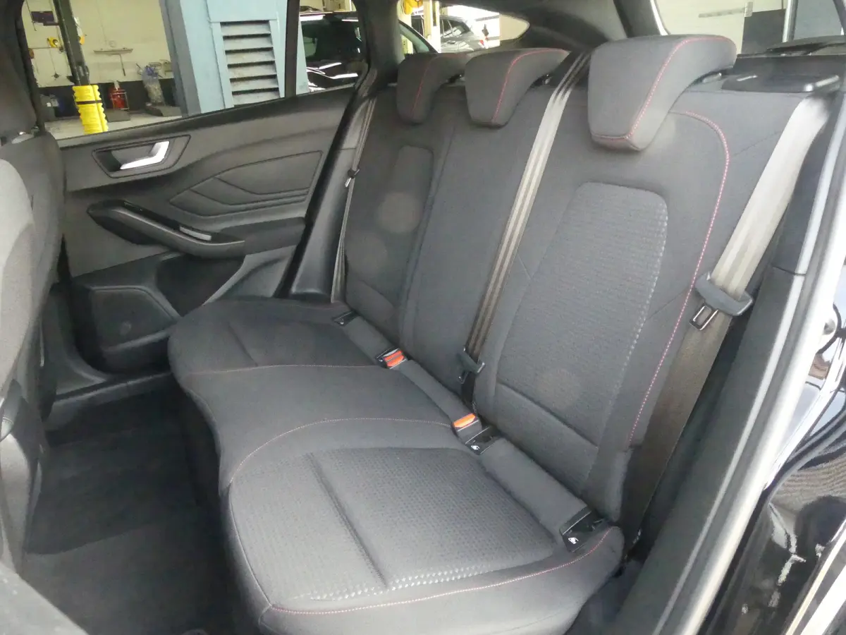 1.0 EcoBoost Hybrid ST Line | CAMERA | STOEL+STUUR+VOORRUITVERWARMING | PARKEERSENSOREN V+A | CRUISE | NAVI | LMV 17" | APPLE CARPLAY / ANDROID AUTO |