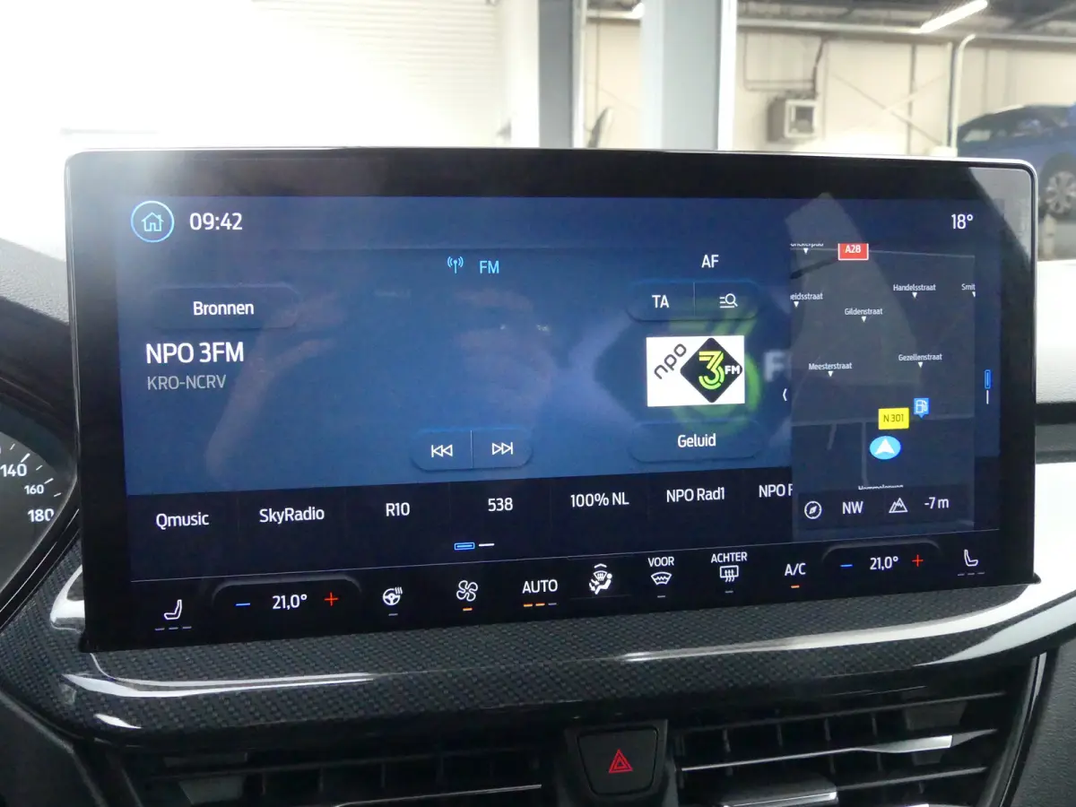 1.0 EcoBoost Hybrid ST Line | CAMERA | STOEL+STUUR+VOORRUITVERWARMING | PARKEERSENSOREN V+A | CRUISE | NAVI | LMV 17" | APPLE CARPLAY / ANDROID AUTO |