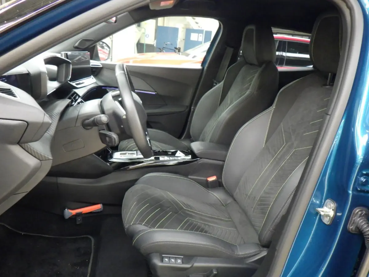 EV GT Avantage 54 kWh | Fase 3 laden | SOH 98% | Massage | Luxe stoelen | Warmtepomp | Navigatie | NL auto | 16.000km |