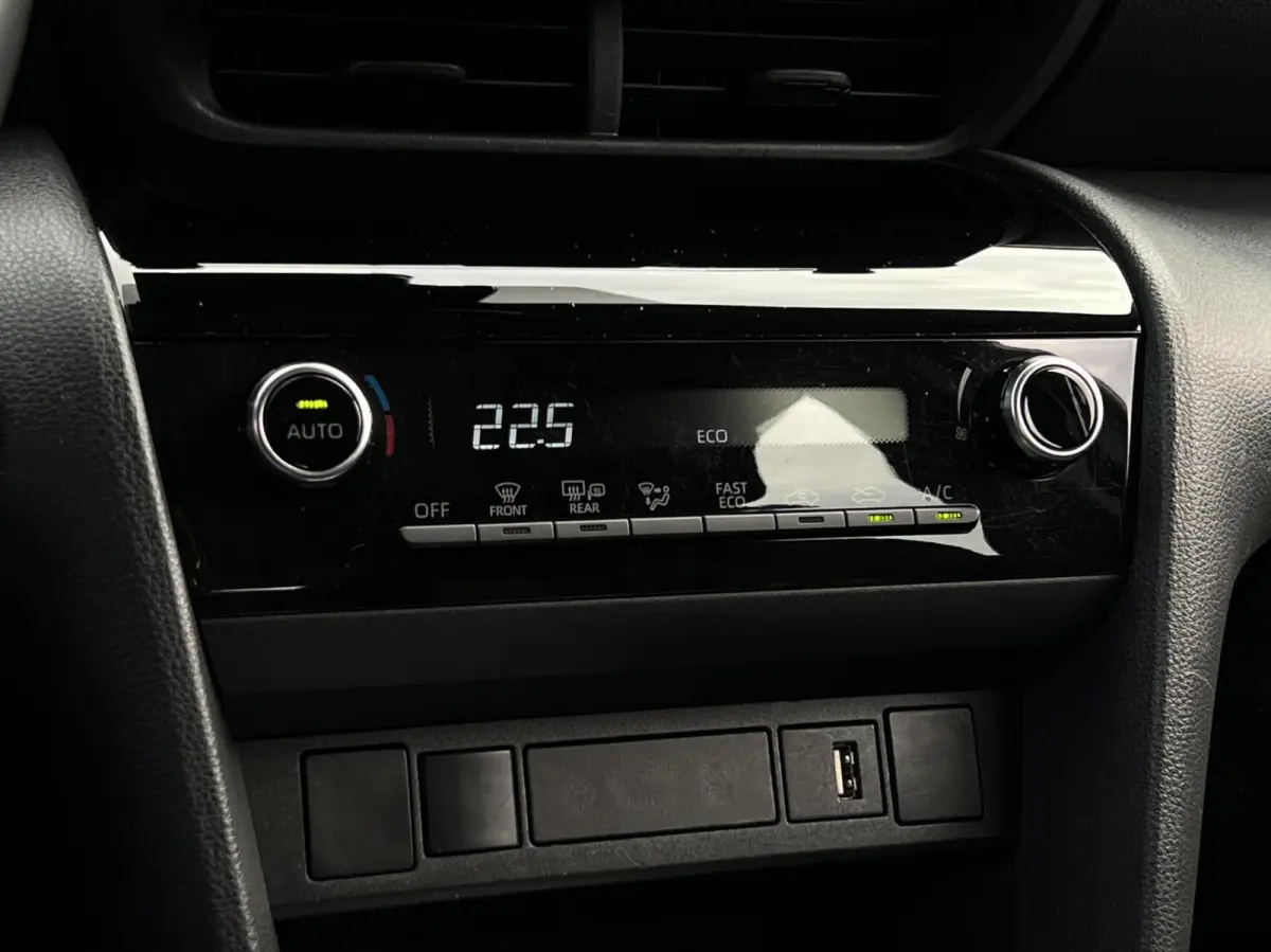 1.5 Hybrid Comfort, DEALER ONDERHOUDEN, CARPLAY, CRUISE CONTROL, CLIMATE CONTROL, CAMERA, LED, PDC, DAB, LICHTMETAAL 16"