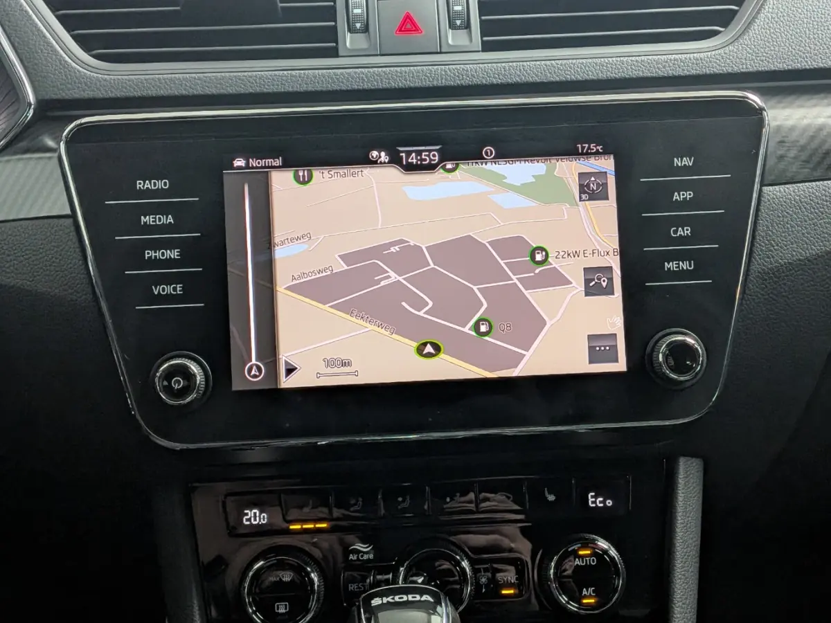 1.4 TSI iV Sportline Business l Elektr. Trekhaak l Matrix LED l 19" l Elektr. Stoel incl Memory l Alcantara/Leder l