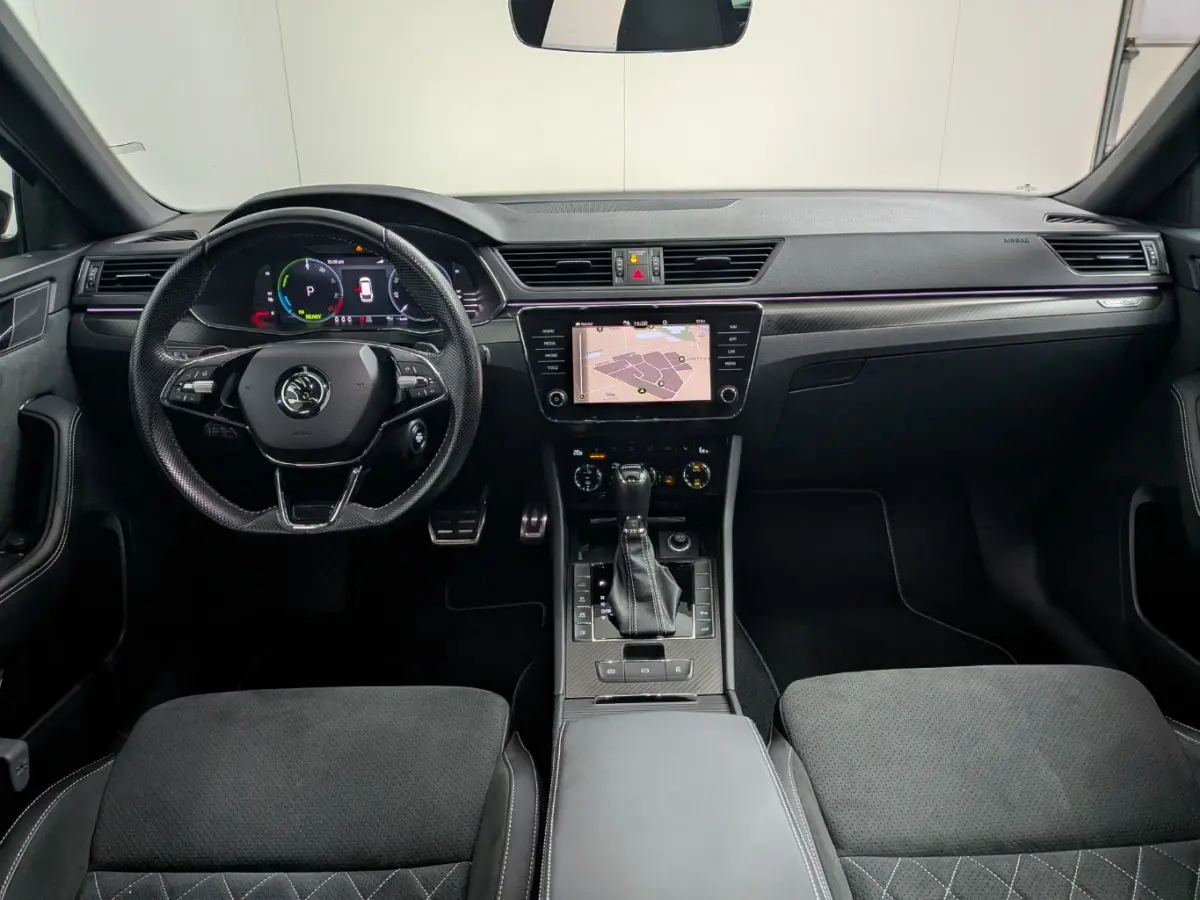 1.4 TSI iV Sportline Business l Elektr. Trekhaak l Matrix LED l 19" l Elektr. Stoel incl Memory l Alcantara/Leder l