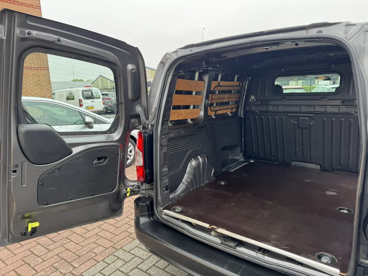 1.5 BlueHDI Club, Euro 6, Apple carplay, L1H1