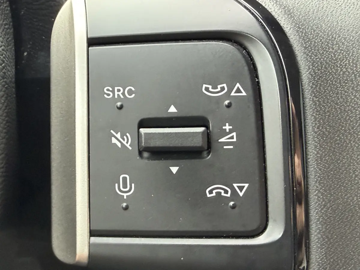 145pk Hybrid Max (Camera - Parkeersensoren V+A - LED - Navigatie - Automatische Airco - Dodehoek detectie - Apple Carplay)