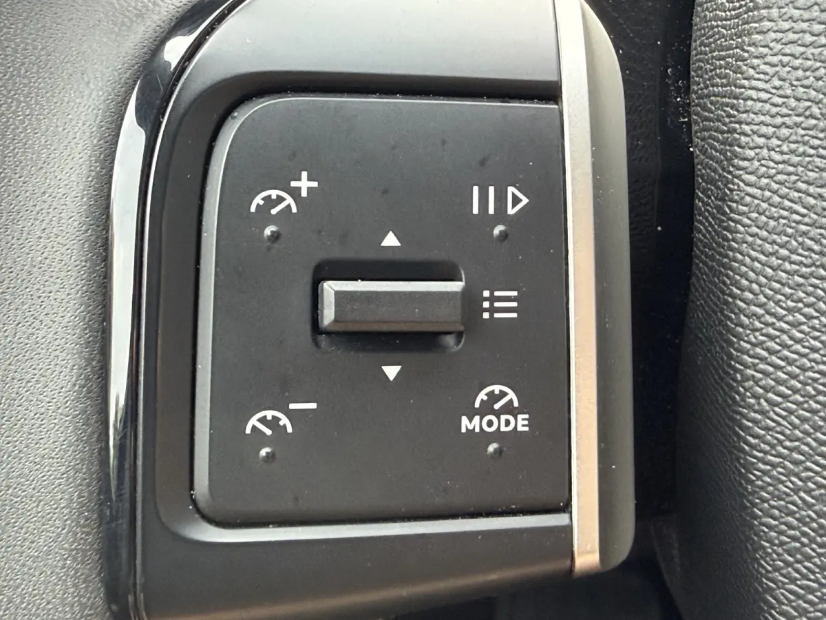 145pk Hybrid Max (Camera - Parkeersensoren V+A - LED - Navigatie - Automatische Airco - Dodehoek detectie - Apple Carplay)