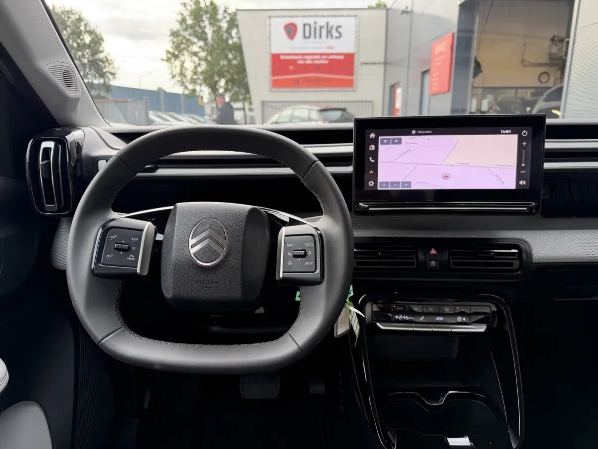 145pk Hybrid Max (Camera - Parkeersensoren V+A - LED - Navigatie - Automatische Airco - Dodehoek detectie - Apple Carplay)