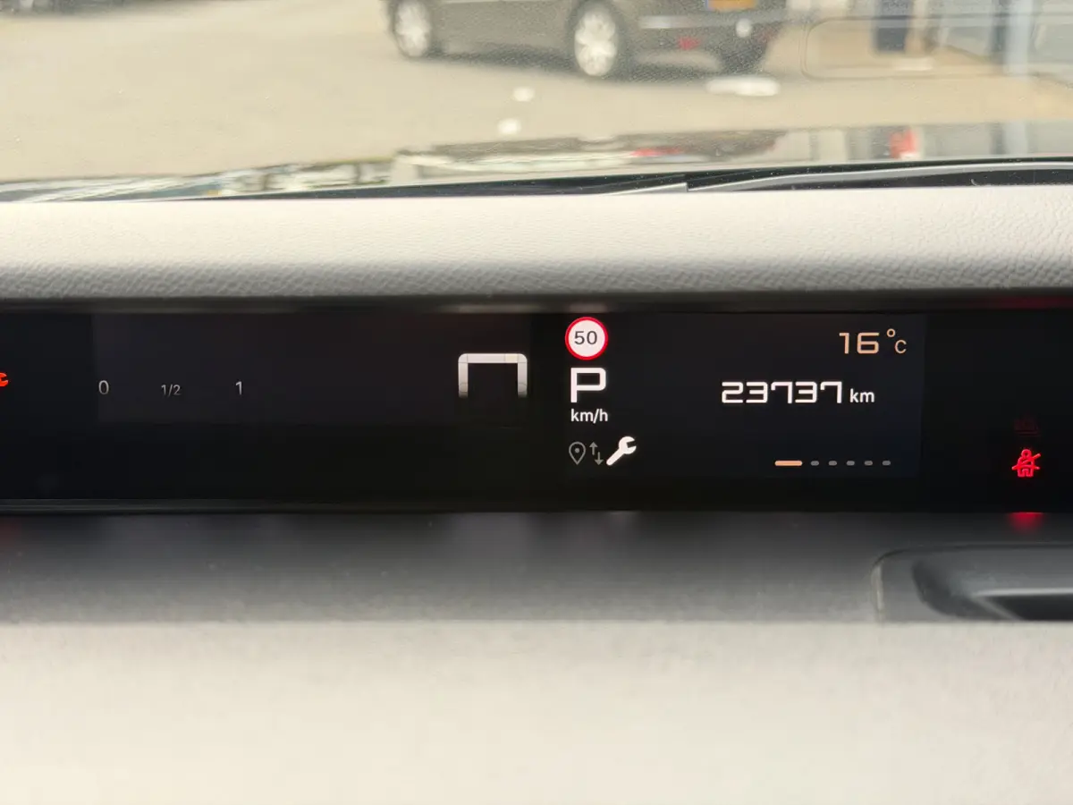 145pk Hybrid Max (Camera - Parkeersensoren V+A - LED - Navigatie - Automatische Airco - Dodehoek detectie - Apple Carplay)