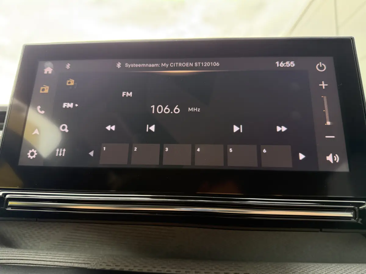 145pk Hybrid Max (Camera - Parkeersensoren V+A - LED - Navigatie - Automatische Airco - Dodehoek detectie - Apple Carplay)