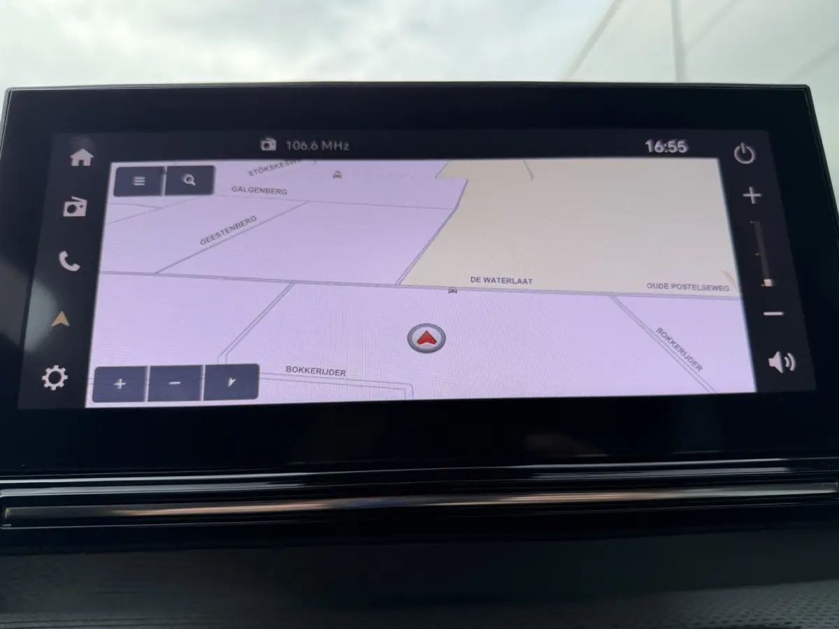 145pk Hybrid Max (Camera - Parkeersensoren V+A - LED - Navigatie - Automatische Airco - Dodehoek detectie - Apple Carplay)