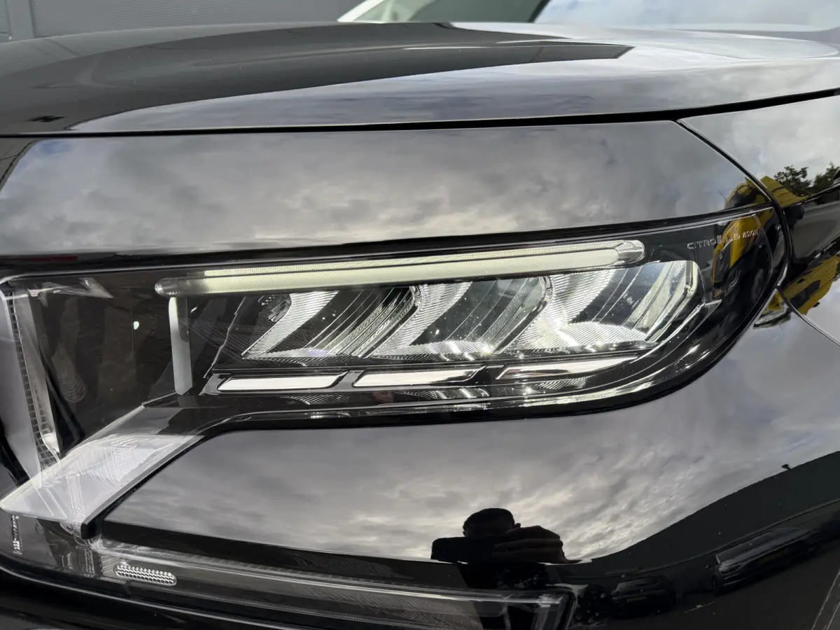145pk Hybrid Max (Camera - Parkeersensoren V+A - LED - Navigatie - Automatische Airco - Dodehoek detectie - Apple Carplay)