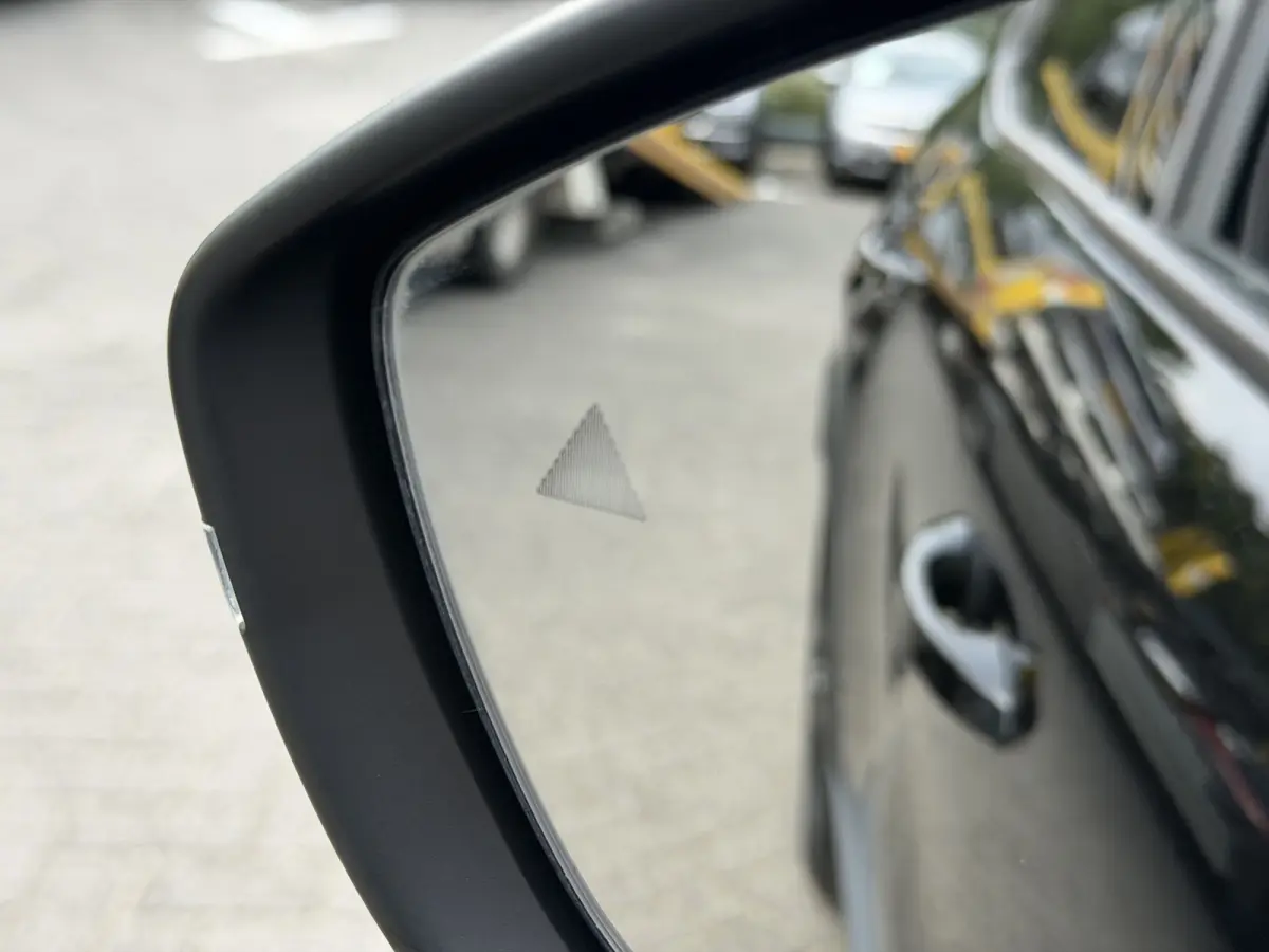145pk Hybrid Max (Camera - Parkeersensoren V+A - LED - Navigatie - Automatische Airco - Dodehoek detectie - Apple Carplay)
