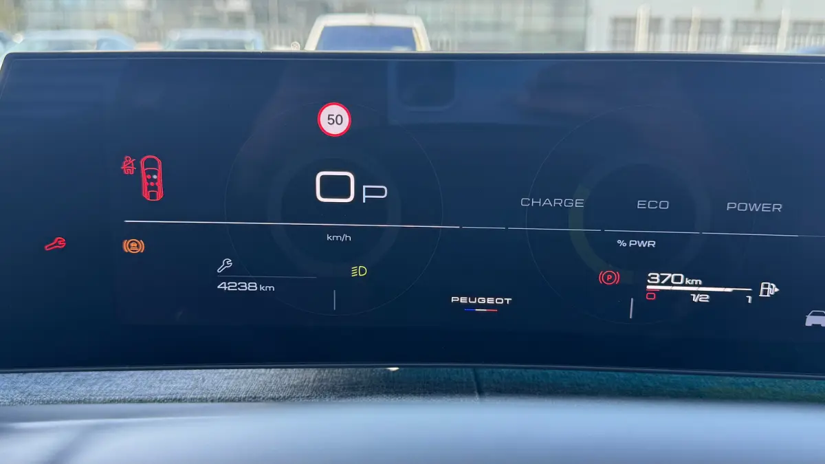 1.2 HYBRID 145PK GT AUTOMAAT / NAVI / LEDER / CLIMA / LED / PDC / 19" LMV / ALCANTARA / CAMERA / WINTERPAKKET / ADAPT. CRUISECONTROL / 1E EIGENAAR / NIEUWSTAAT !!