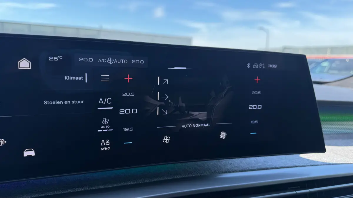 1.2 HYBRID 145PK GT AUTOMAAT / NAVI / LEDER / CLIMA / LED / PDC / 19" LMV / ALCANTARA / CAMERA / WINTERPAKKET / ADAPT. CRUISECONTROL / 1E EIGENAAR / NIEUWSTAAT !!
