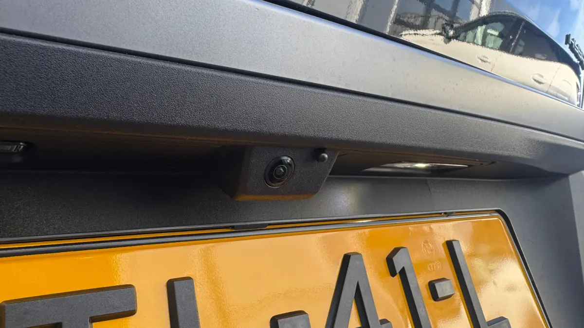 1.2 HYBRID 145PK GT AUTOMAAT / NAVI / LEDER / CLIMA / LED / PDC / 19" LMV / ALCANTARA / CAMERA / WINTERPAKKET / ADAPT. CRUISECONTROL / 1E EIGENAAR / NIEUWSTAAT !!