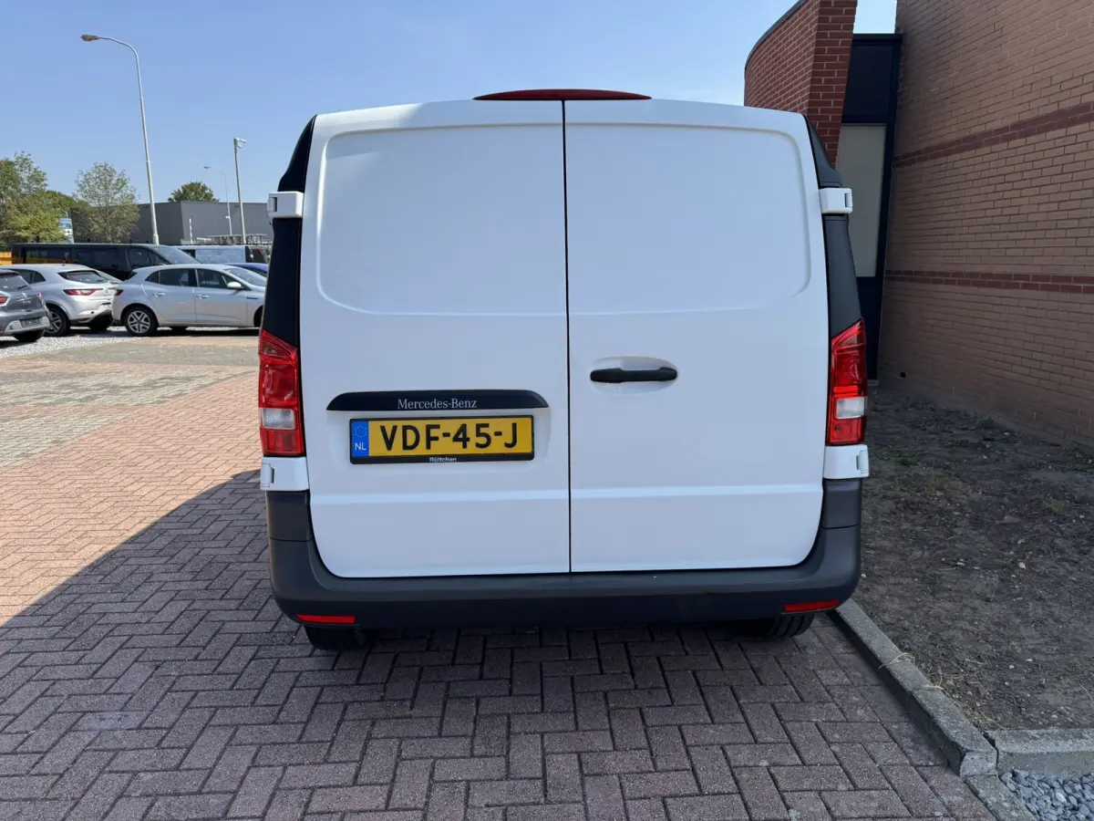 111 CDI Functional, Euro 6, 3 Persoons, Inbouw, Airco,