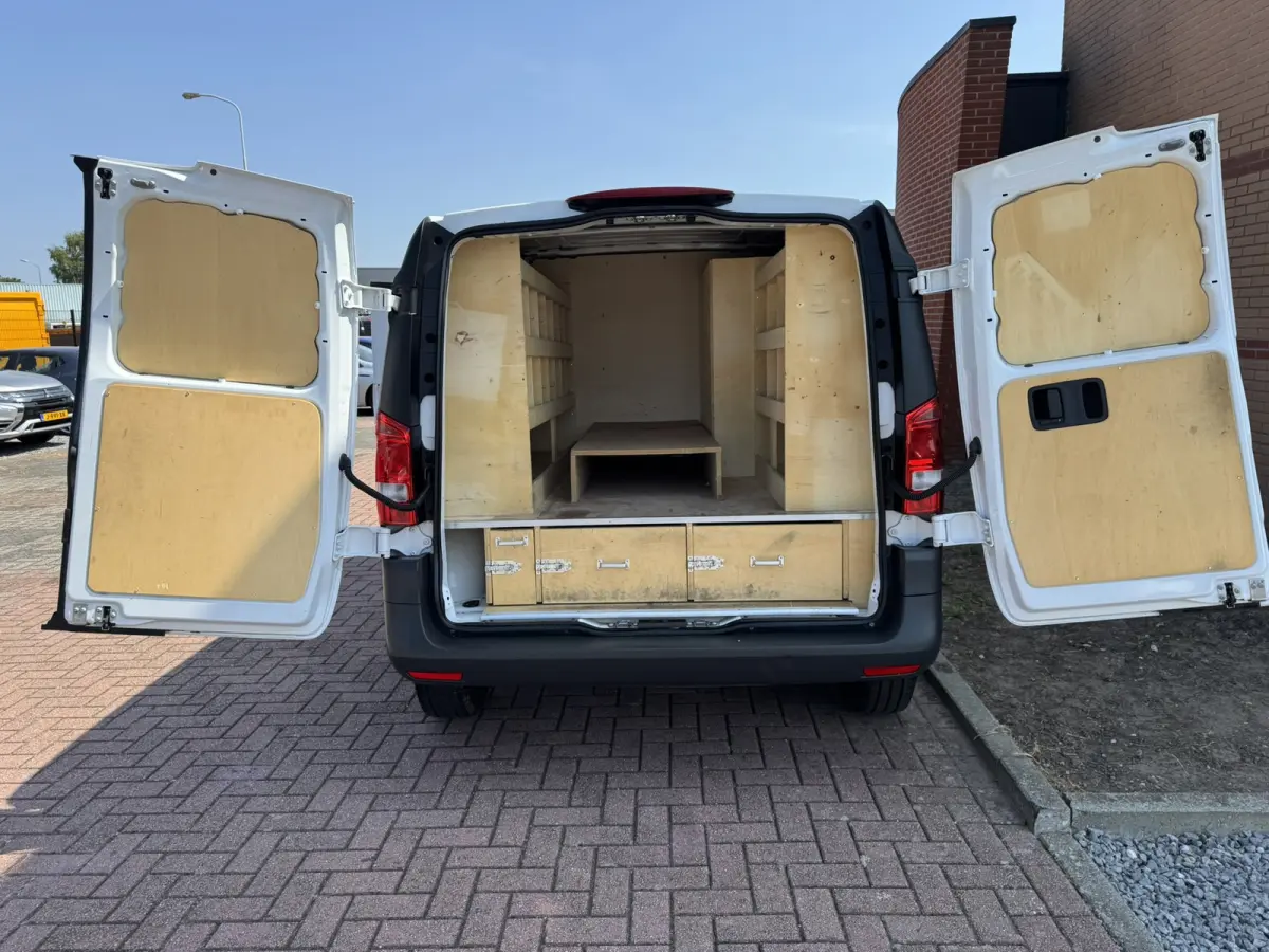 111 CDI Functional, Euro 6, 3 Persoons, Inbouw, Airco,