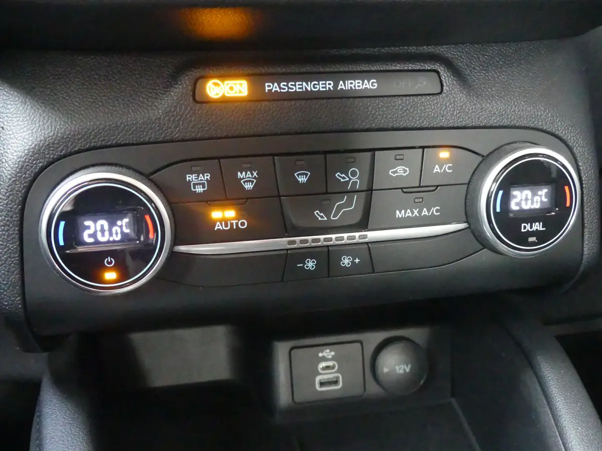 2.5 PHEV Titanium | CAMERA | PARKEERSENSOREN V+A | CRUISE | APPLE CARPLAY / ANDROID AUTO | NAVI | LMV 17" |