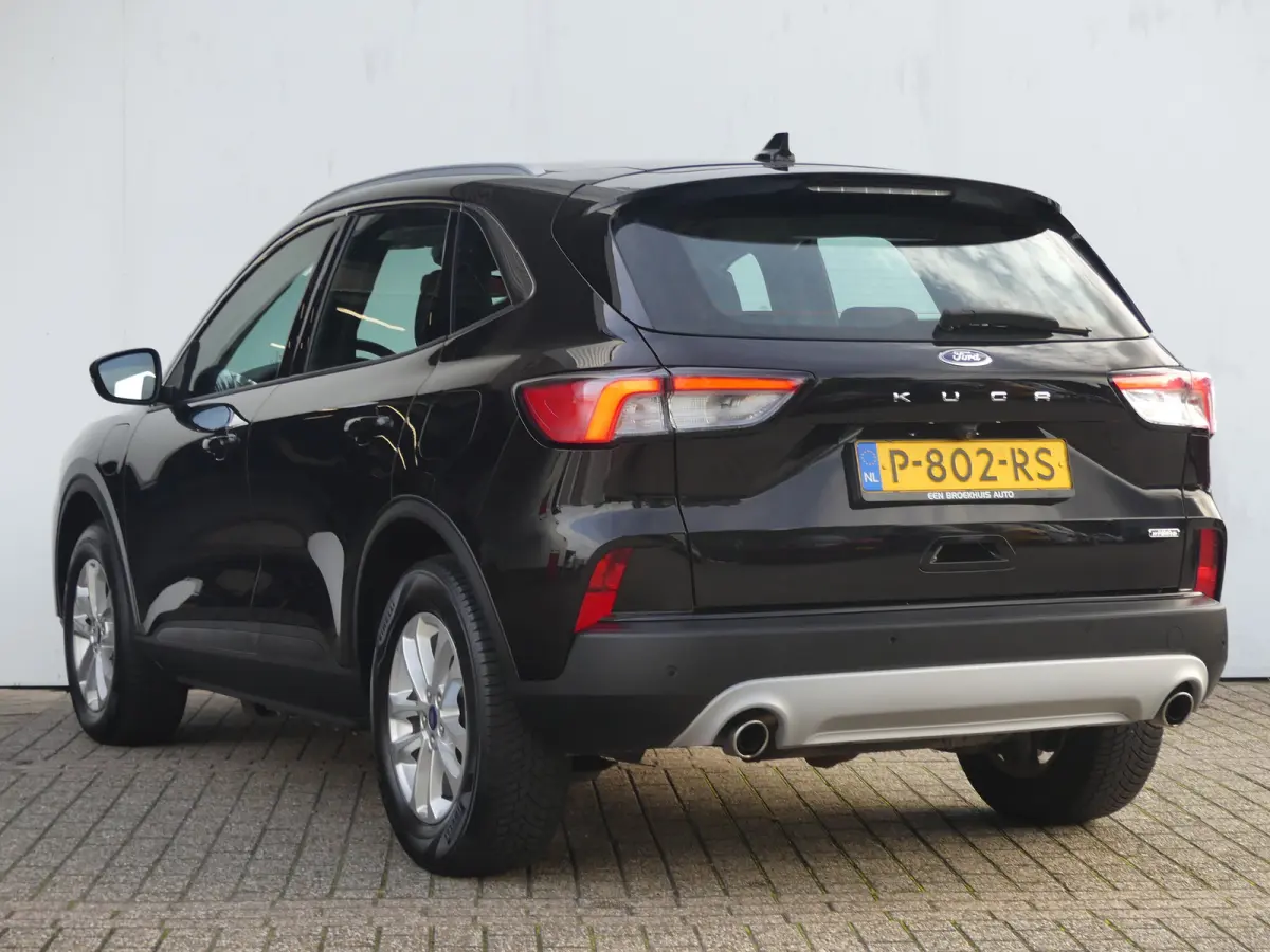 2.5 PHEV Titanium | CAMERA | PARKEERSENSOREN V+A | CRUISE | APPLE CARPLAY / ANDROID AUTO | NAVI | LMV 17" |