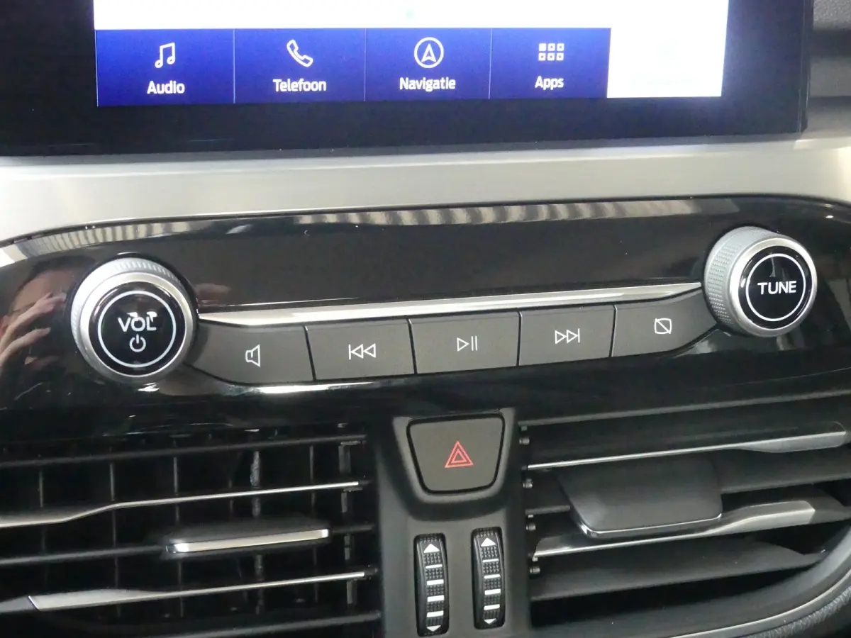 2.5 PHEV Titanium | CAMERA | PARKEERSENSOREN V+A | CRUISE | APPLE CARPLAY / ANDROID AUTO | NAVI | LMV 17" |