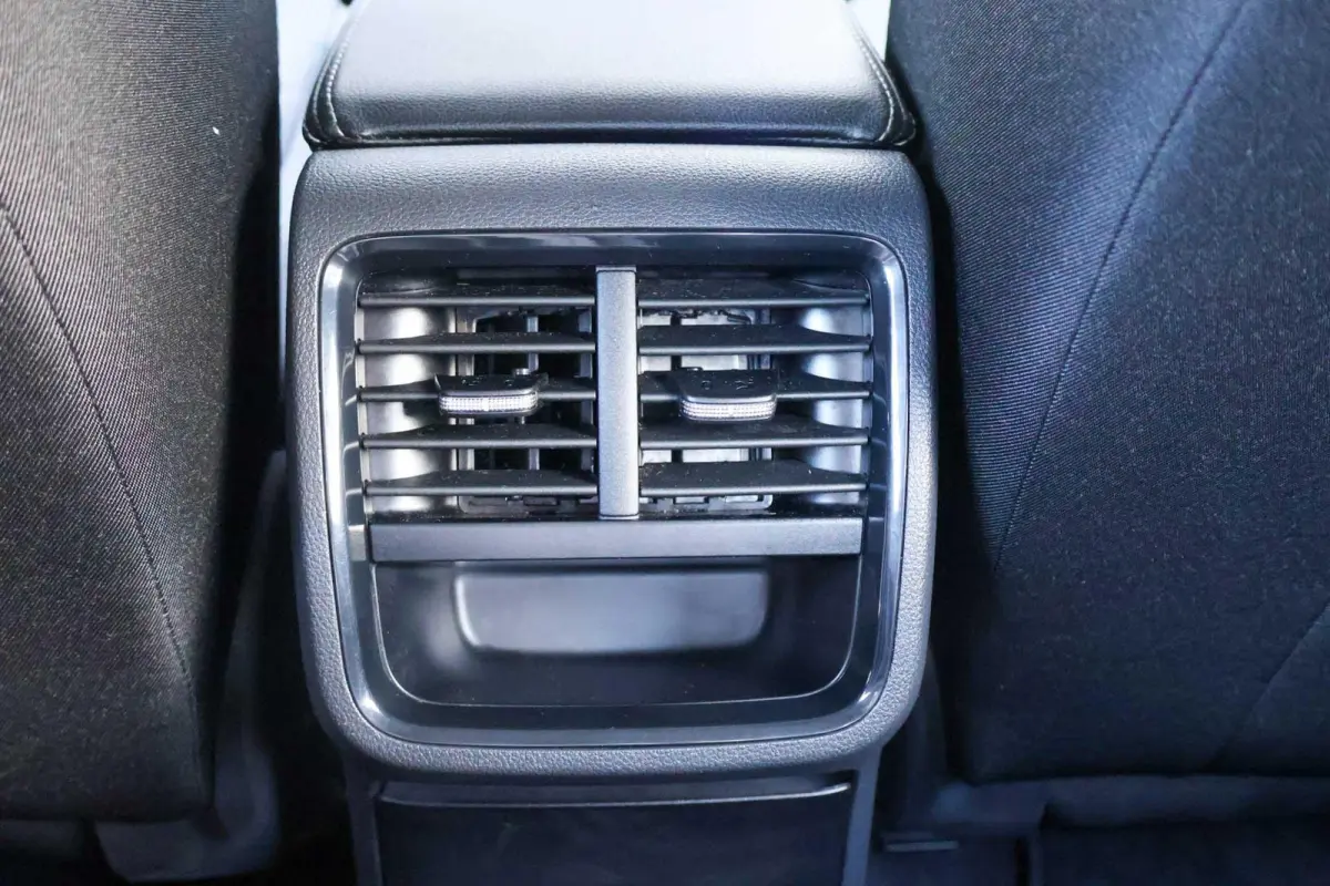 1.0 TSI 110pk Ambition | Navigatie | Cruise Control | Climate Control | All Season Banden