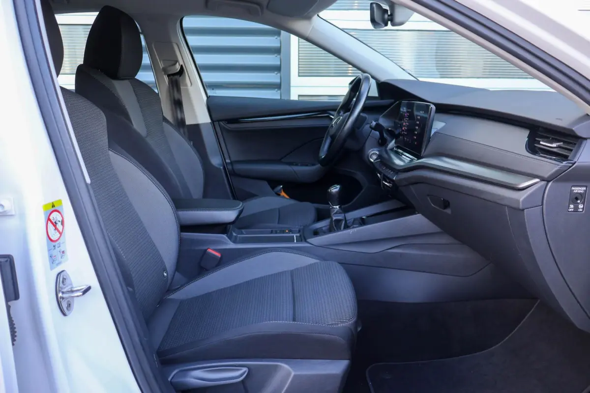 1.0 TSI 110pk Ambition | Navigatie | Cruise Control | Climate Control | All Season Banden