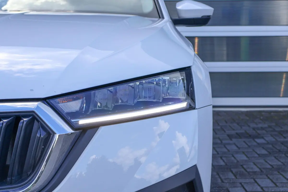 1.0 TSI 110pk Ambition | Navigatie | Cruise Control | Climate Control | All Season Banden
