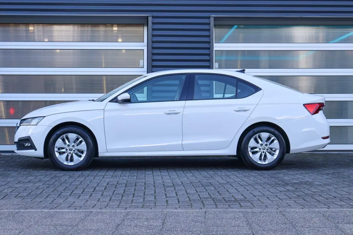 1.0 TSI 110pk Ambition | Navigatie | Cruise Control | Climate Control | All Season Banden