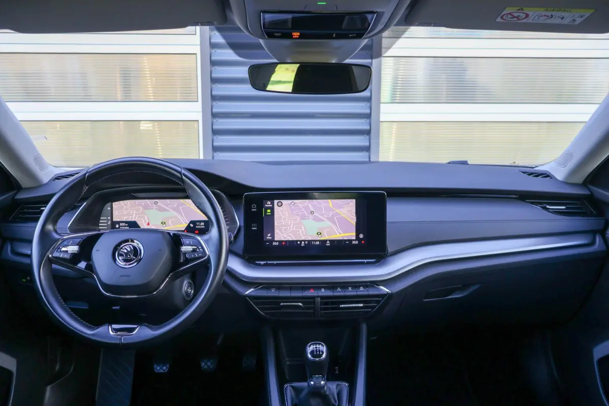 1.0 TSI 110pk Ambition | Navigatie | Cruise Control | Climate Control | All Season Banden