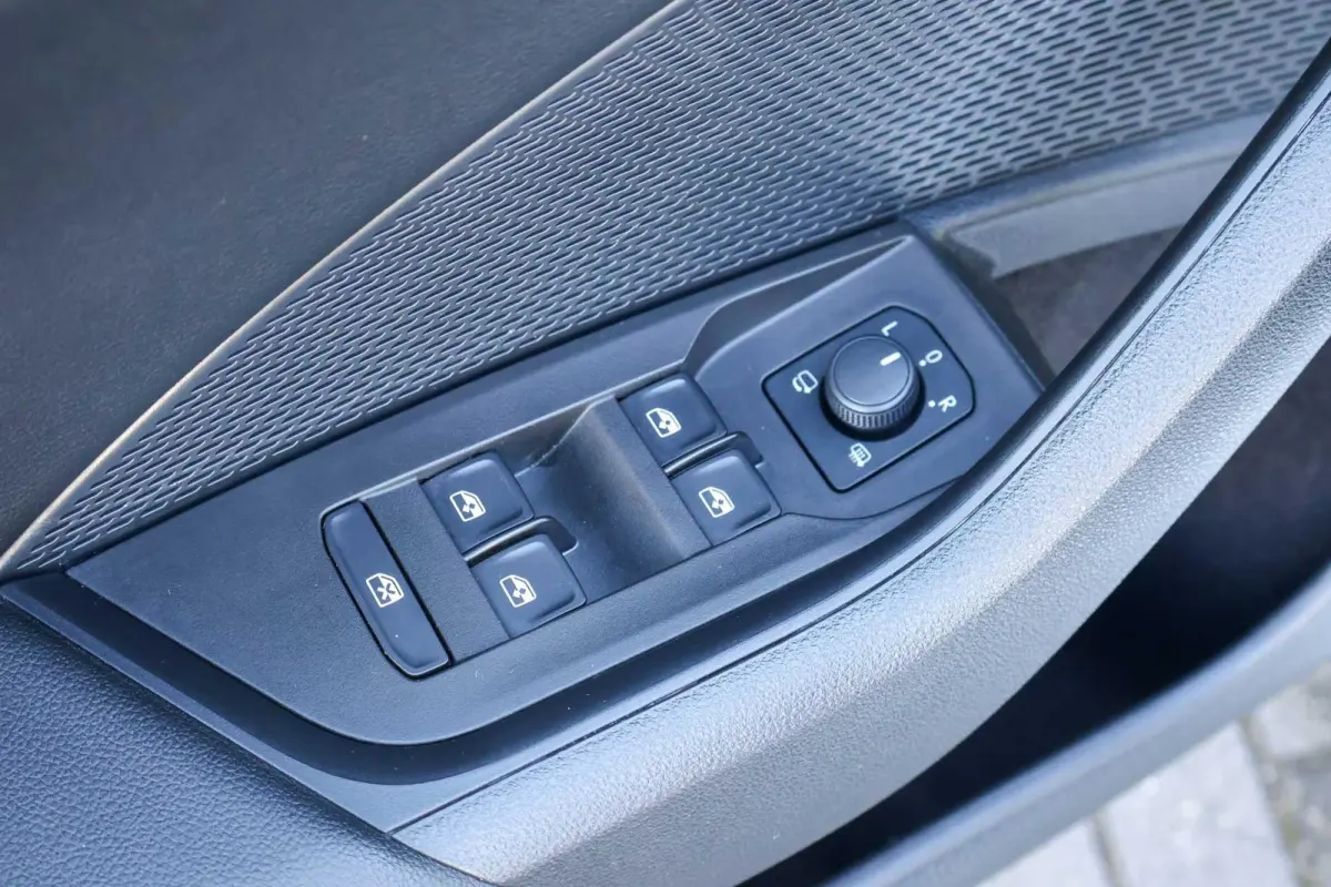 1.0 TSI 110pk Ambition | Navigatie | Cruise Control | Climate Control | All Season Banden
