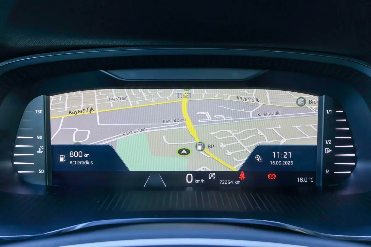1.0 TSI 110pk Ambition | Navigatie | Cruise Control | Climate Control | All Season Banden