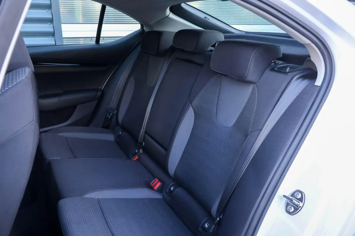 1.0 TSI 110pk Ambition | Navigatie | Cruise Control | Climate Control | All Season Banden