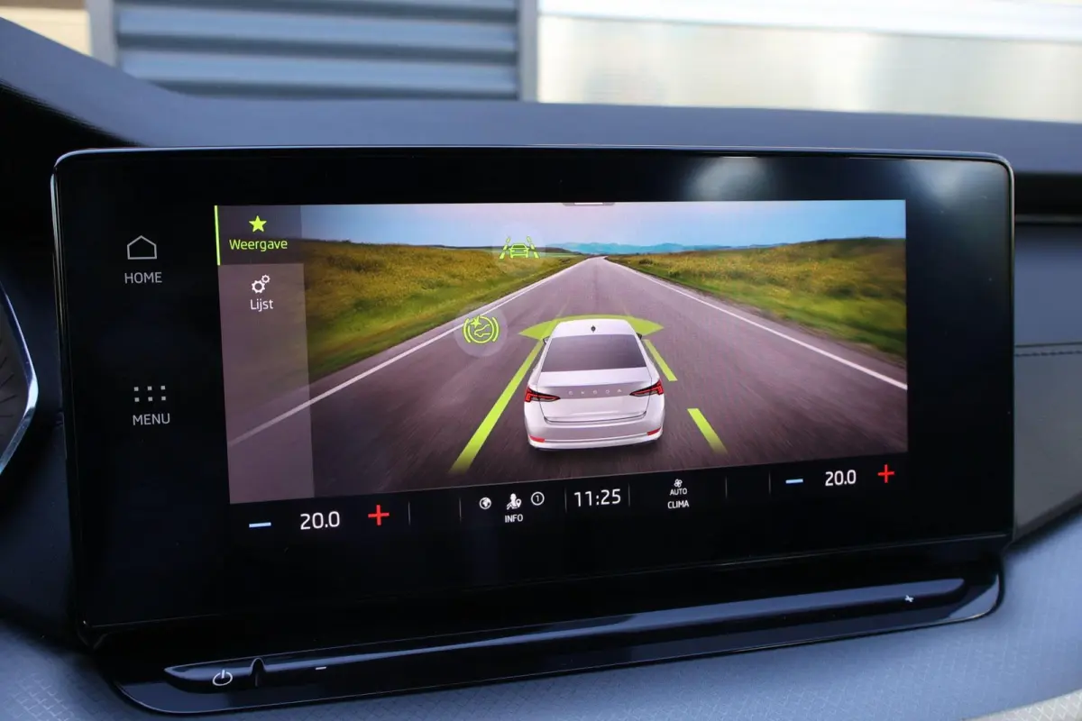 1.0 TSI 110pk Ambition | Navigatie | Cruise Control | Climate Control | All Season Banden
