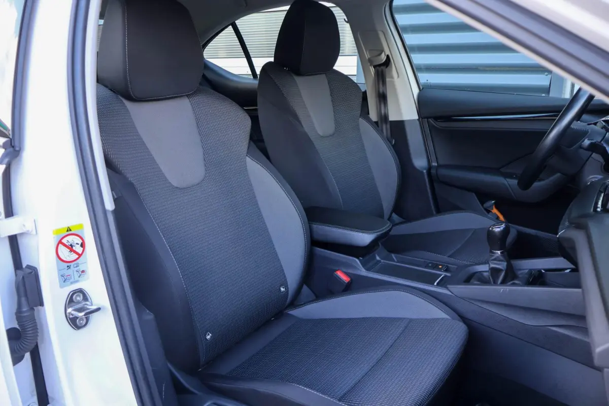 1.0 TSI 110pk Ambition | Navigatie | Cruise Control | Climate Control | All Season Banden