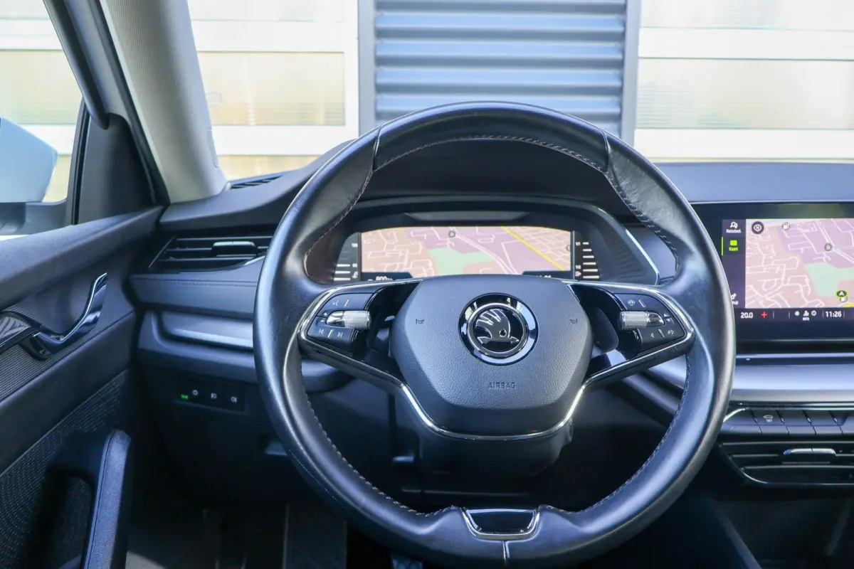 1.0 TSI 110pk Ambition | Navigatie | Cruise Control | Climate Control | All Season Banden