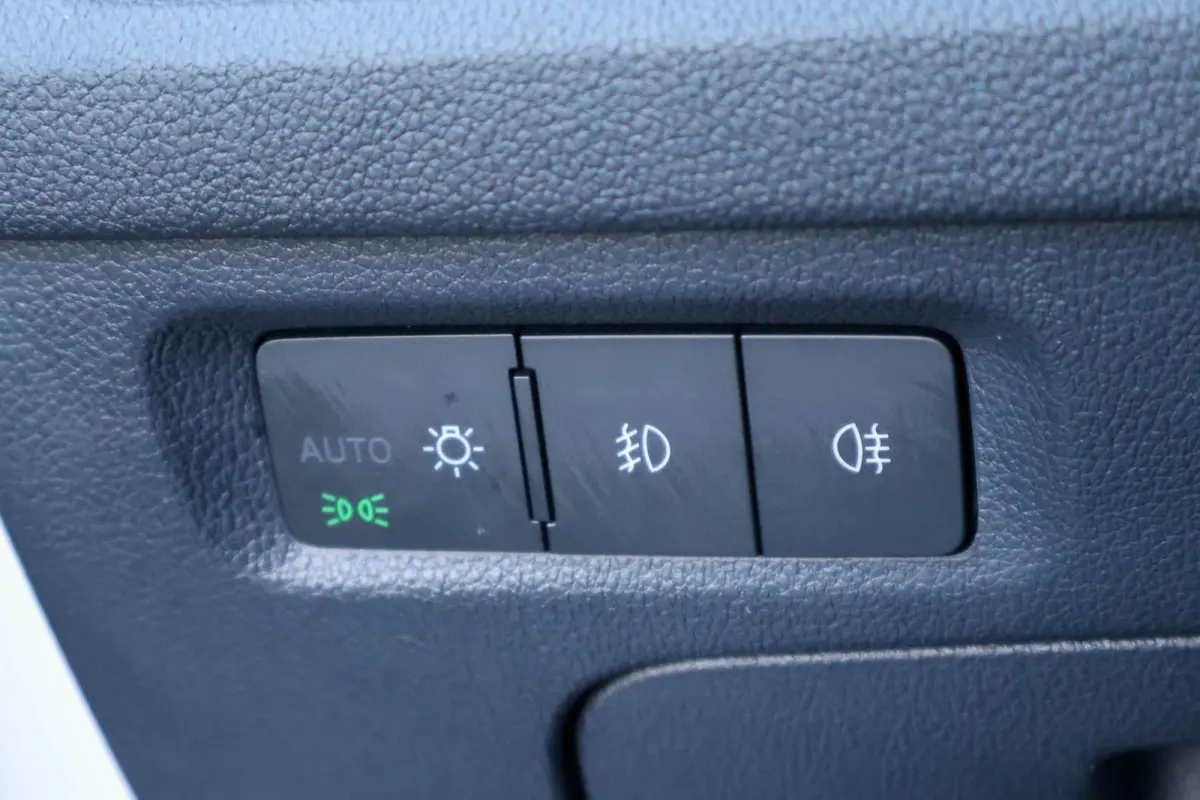 1.0 TSI 110pk Ambition | Navigatie | Cruise Control | Climate Control | All Season Banden