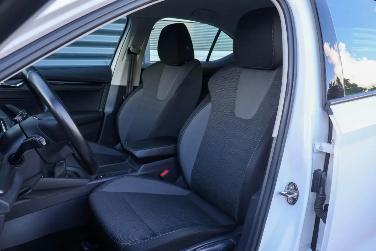 1.0 TSI 110pk Ambition | Navigatie | Cruise Control | Climate Control | All Season Banden